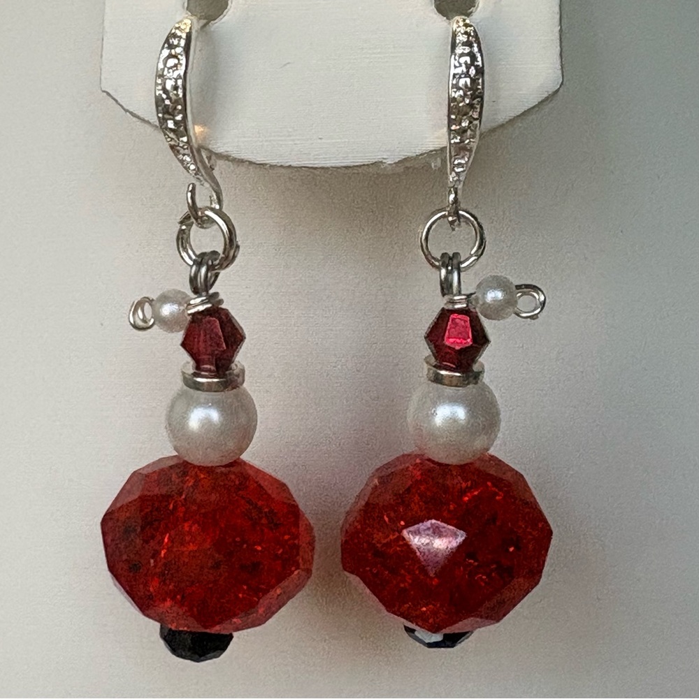 213 Artisan Handmade Christmas Santa Claus Glass Beaded Dangle Earrings Silver